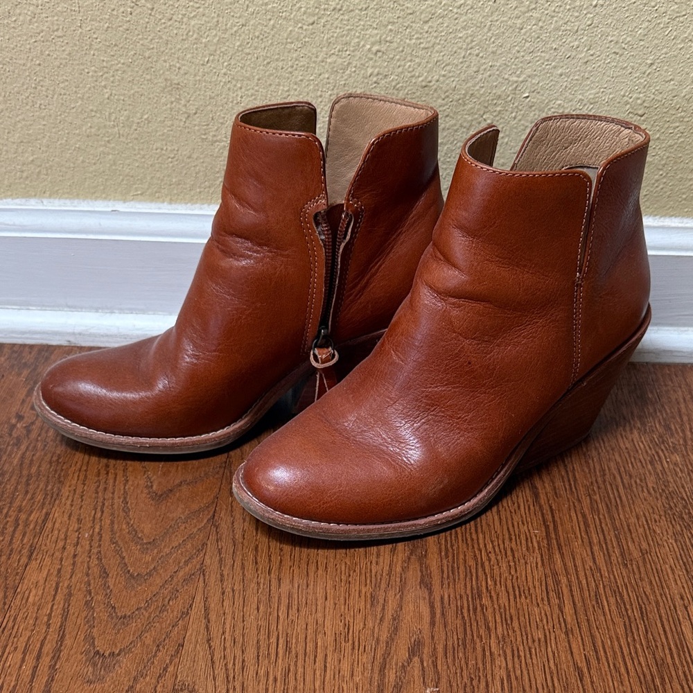 Sofft Chestnut Leather Ankle Booties